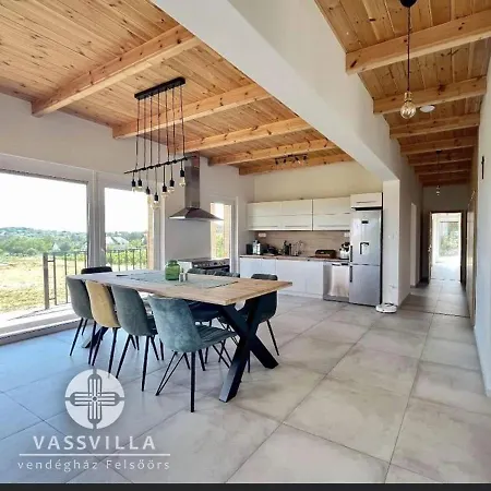 Villa Vass Vendeghaz Es Pinceszet