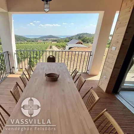 Vass Vendeghaz Es Pinceszet Vila *